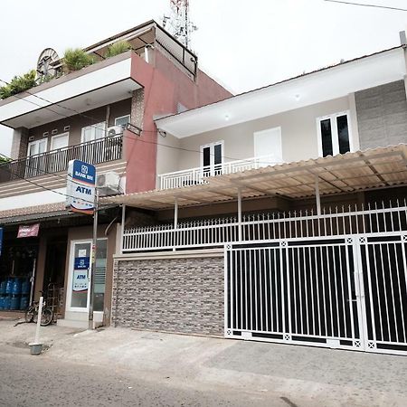 Reddoorz Syariah Near Siloam Hospital Kebon Jeruk Hotel Джакарта Екстериор снимка