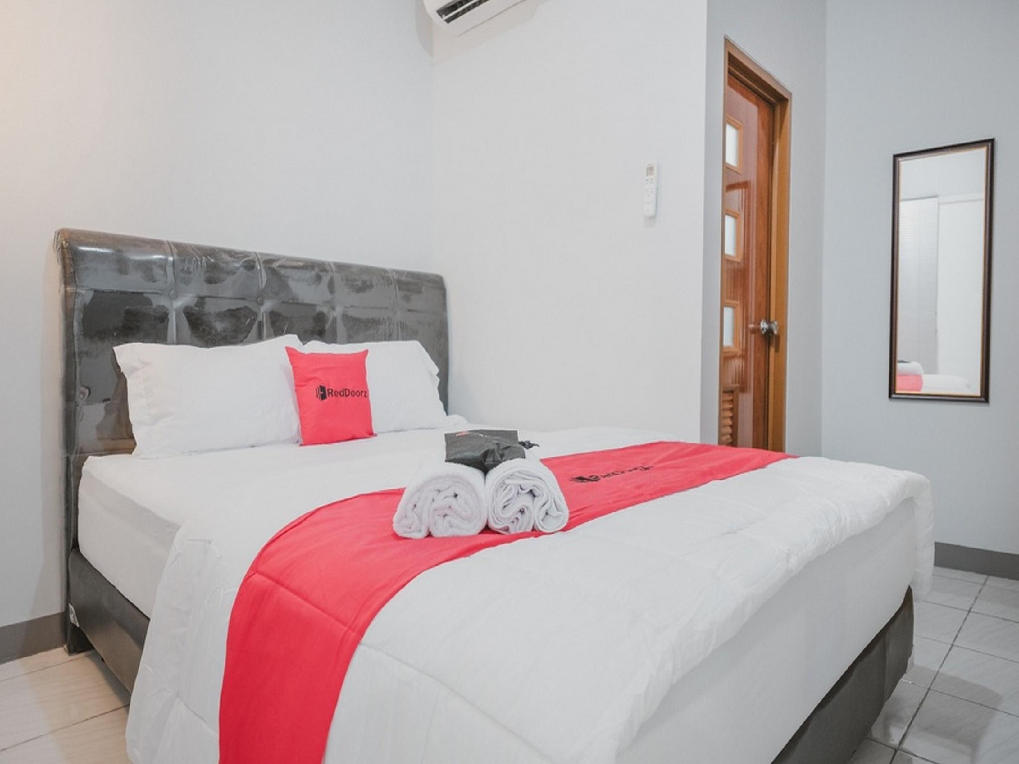 Reddoorz Syariah Near Siloam Hospital Kebon Jeruk Hotel Джакарта Екстериор снимка