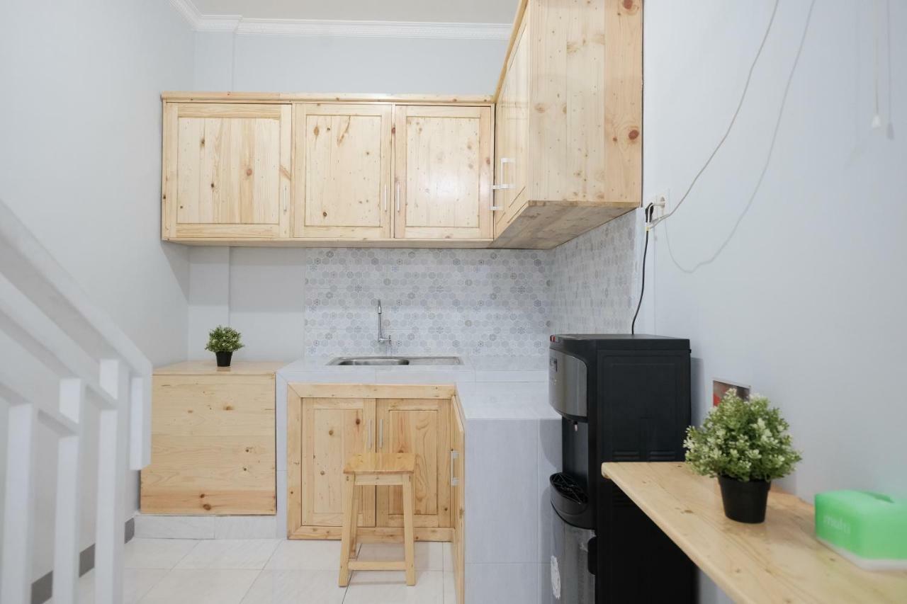 Reddoorz Syariah Near Siloam Hospital Kebon Jeruk Hotel Джакарта Екстериор снимка