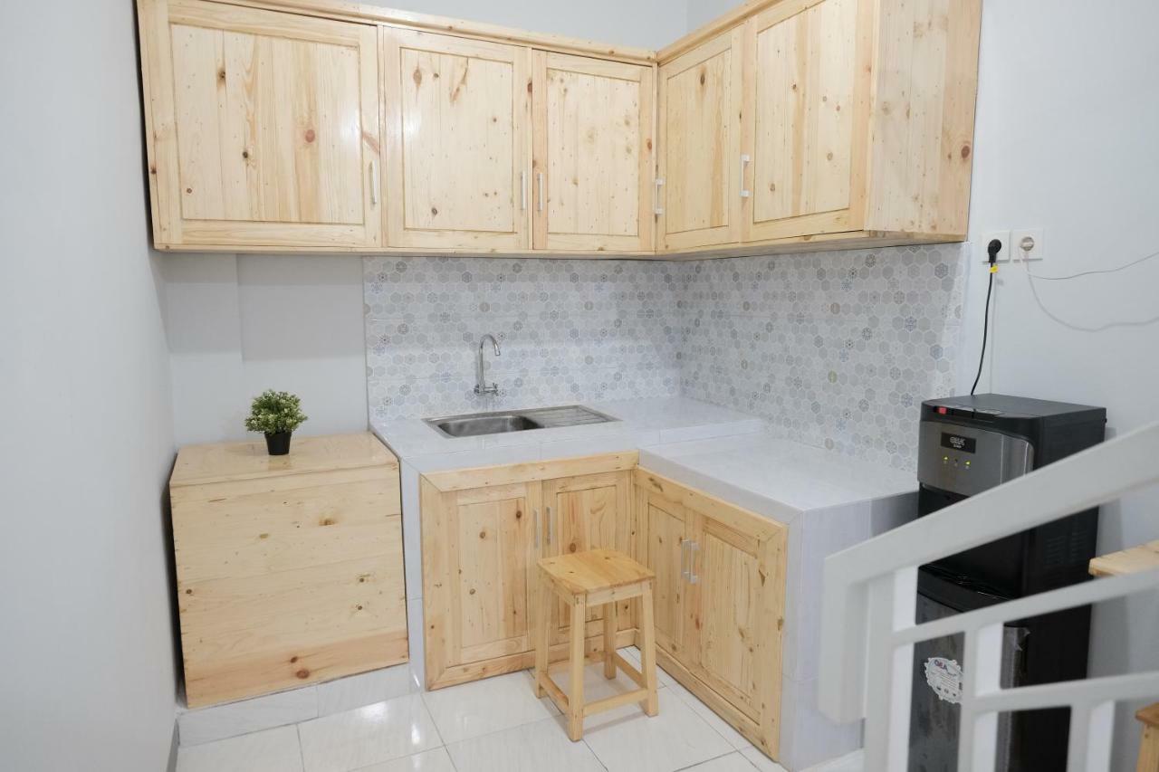 Reddoorz Syariah Near Siloam Hospital Kebon Jeruk Hotel Джакарта Екстериор снимка