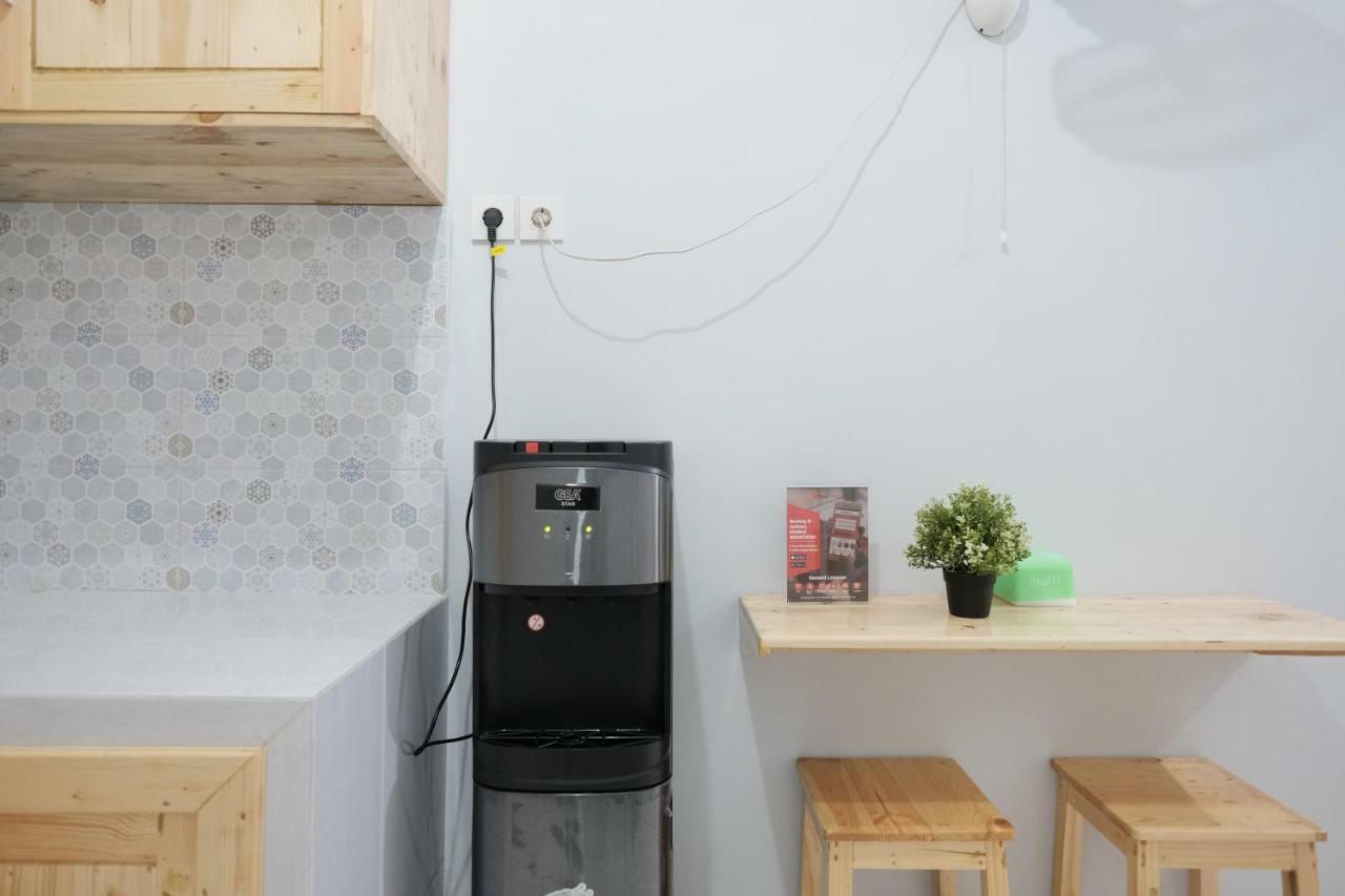Reddoorz Syariah Near Siloam Hospital Kebon Jeruk Hotel Джакарта Екстериор снимка
