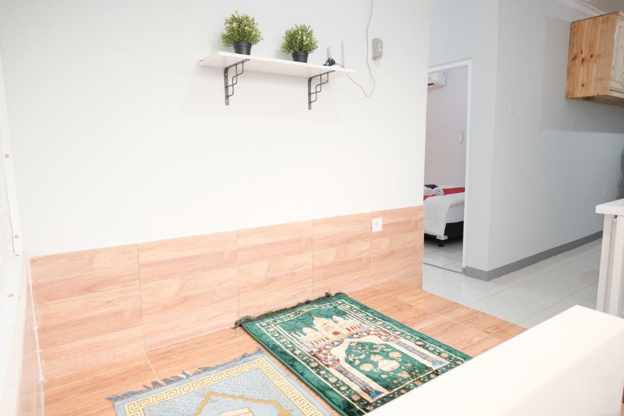 Reddoorz Syariah Near Siloam Hospital Kebon Jeruk Hotel Джакарта Екстериор снимка