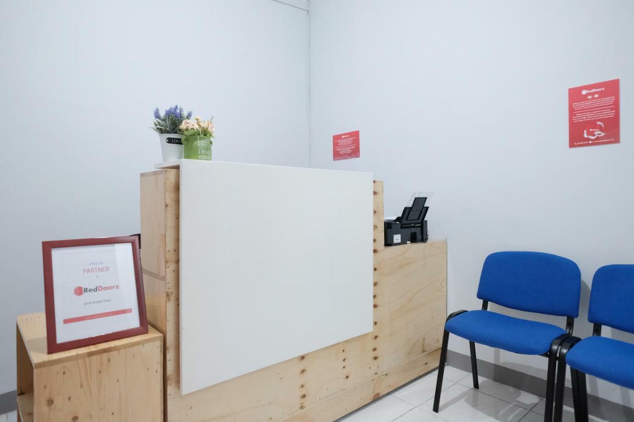 Reddoorz Syariah Near Siloam Hospital Kebon Jeruk Hotel Джакарта Екстериор снимка