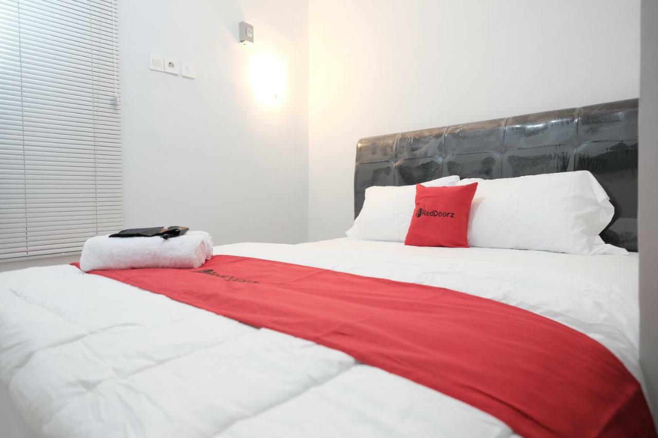Reddoorz Syariah Near Siloam Hospital Kebon Jeruk Hotel Джакарта Екстериор снимка